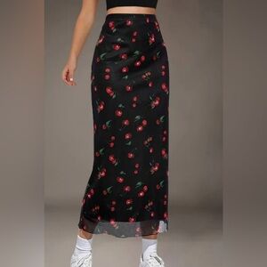 🦃🦃 NIP Cherry print Skirt mesh. Elastic waist, lined. Length 32 inches. 🍒🍒